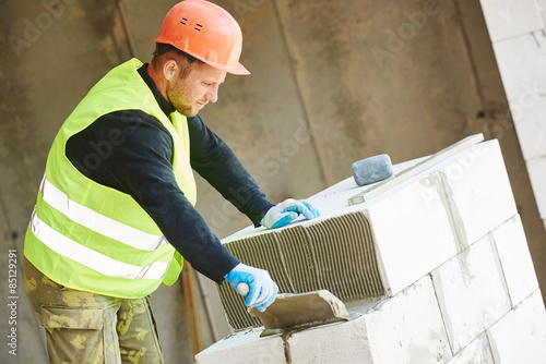 Fotomural construction mason worker bricklayer