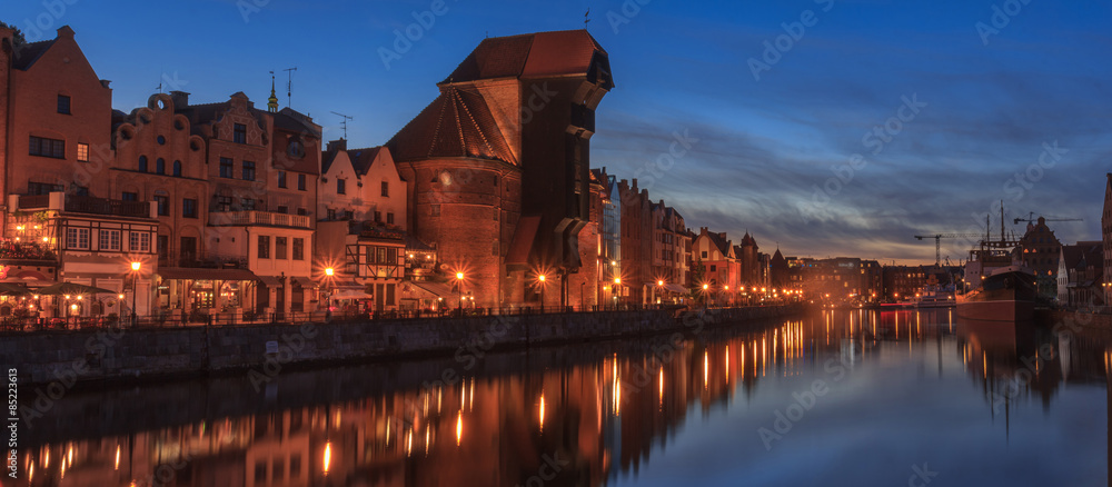 Obraz na płótnie Gdańsk - Night panorama of quays Motława w salonie