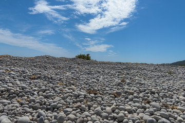 Kieselsteine am Strand von Ibiza 2