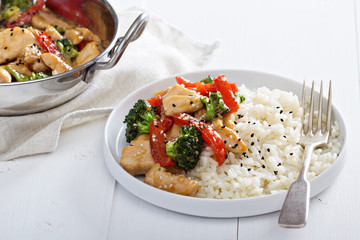 Wall Mural - Chicken and vegetables stir fry