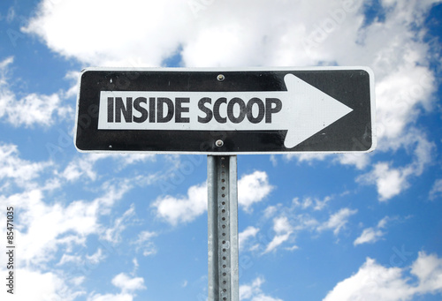 Fotografía Inside Scoop direction sign with sky background