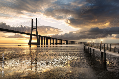 Fototapeta na wymiar Pont Vasco de Gama Lisboa