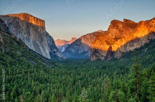 Yosemite valley at sunset from tunnel view Wallpaper Mural