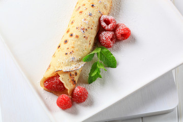 Wall Mural - Raspberry crepe