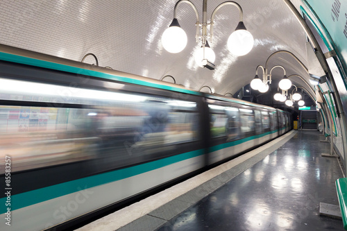 Zdjęcie XXL Metro w Paryżu
