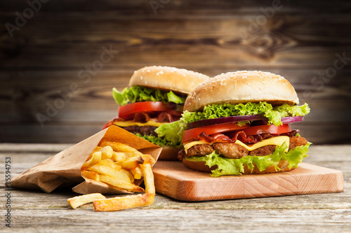 Naklejka samoprzylepna Pyszny hamburger i frytki
