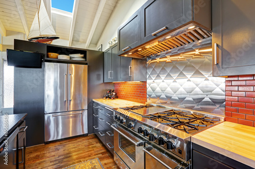 Luxury Beautiful Dark Modern Kitchen With Vaulted Wood