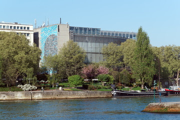 Wall Mural - Paris, jardin Tino Rossi