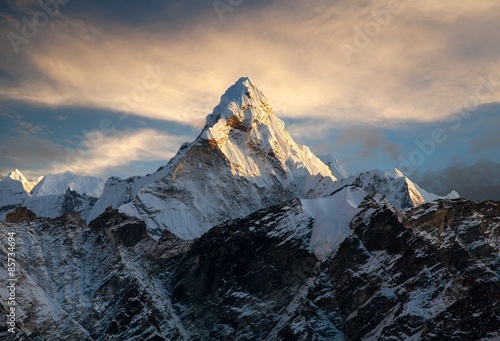 Plakaty Mount Everest  ama-dablam-w-drodze-do-everest-base-camp