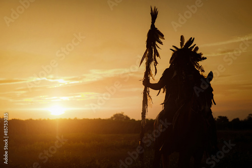 Fotografía The Indians are riding a horse