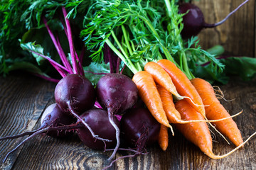 Wall Mural - Bunch of fresh organic beetroots and carrots