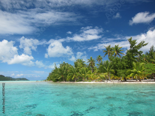 Fotografía tropical islands surrounded by turquoise water