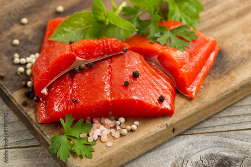 Poster Fresh bright red Copper River Salmon fillets on rustic wooden se
