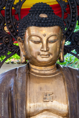 Cuadros en Lienzo Gold Buddha in Thailand with rising sun symbol, also know as swastika