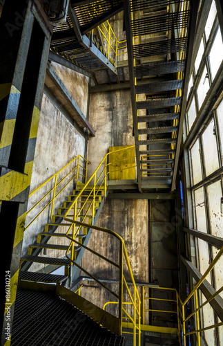 metalowe-schody-w-fabryce