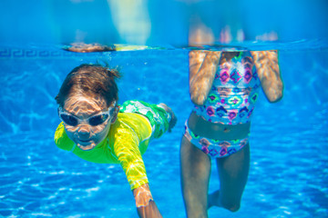 Canvas Print - Underwater kid