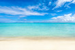 Weißer Strand und blaues Meer auf den Malediven