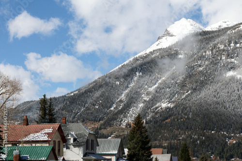 Fotografie, Obraz Homes in downtown Silverton, Colorado, surrounded by snow capped mountains