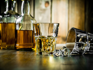 Obraz na płótnie napój szkło twardy płyn napój alkoholowy