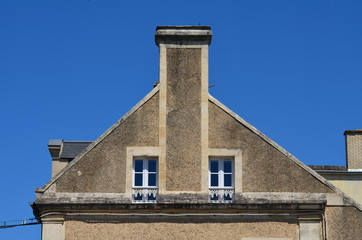 Wall Mural - Pignon avec cheminée et fenêtres.