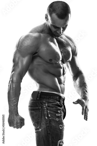 Fototapeta na wymiar Handsome muscular man posing