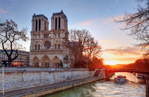 Plakat Paryż - Notre Dame o wschodzie słońca, Francja