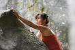 © AUFORT Jérome - jeune femme pratiquant l'escalade en forêt de fontainebleau