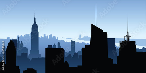 Plakat Skyline sylwetka ilustracja wieżowców Manhattanu patrząc na południe w kierunku Statuy Wolności w oddali.