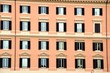 © Jeantrekkeur - Façades d'immeubles colorées dans les rues de Rome