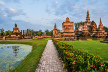Wat Mahathat, The Old City Of Sukhothai, Thailanda