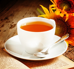 Plakat medycyna słonecznik herbata wschód świeży