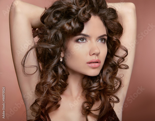 Naklejka na drzwi Wavy hair. Attractive girl with makeup. Curly hairstyle. Brunett