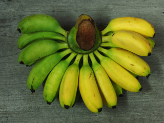 Poster - Bunch of ripe bananas on woodent table