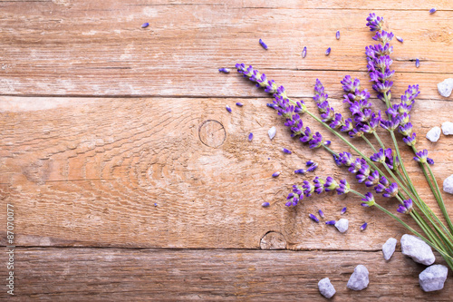 Fototapeta do kuchni Lavendel auf Holz