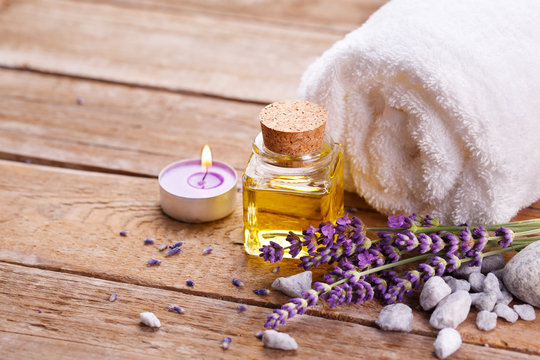 Fototapete - Spa still life with lavender oil, white towel and perfumed candle on natural wood