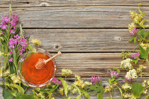 Fototapeta na wymiar Honey from various summer flowers