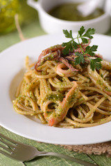 Canvas Print - spaghetti al pesto con calamari