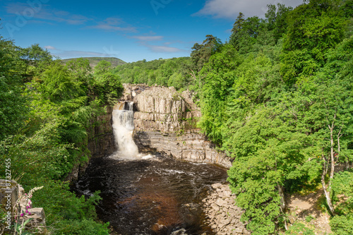 Fotografía Sunny day at High Force Waterfall