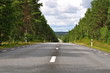 Autostrasse durch Smaland`s Wälder / Schweden