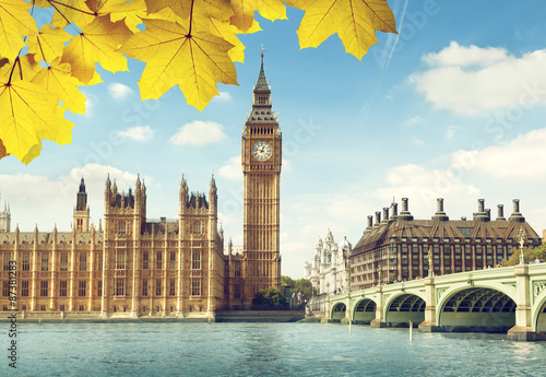 Naklejka na szafę autumn leaves and Big Ben, London