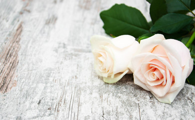 Poster - Roses on a wooden table