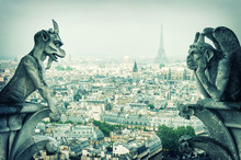 Stone Demons Gargoyle Und Chimera. Notre Dame De Paris