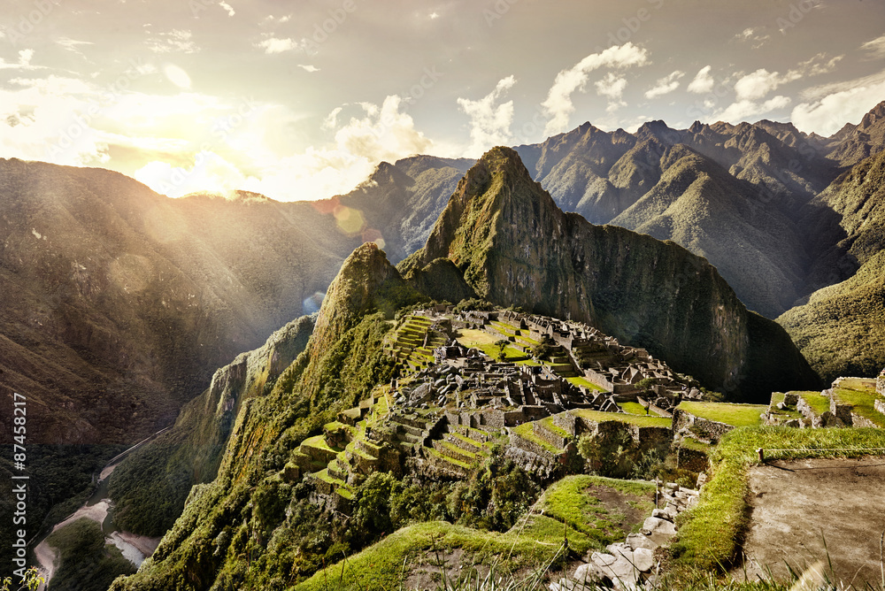MACHU PICCHU, PERU - MAY 31, 2015: View of the ancient Inca City - obrazy, fototapety, plakaty 