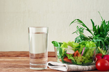 Poster - Vegetable salad with a glass of pure water