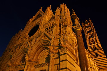 Wall Mural - Duomo Santa Maria Assunta in Siena, Tuscany, Italy, night photography