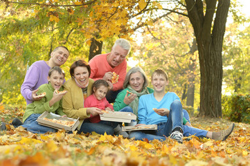 Poster -  family eating pizza