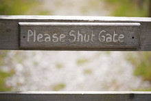 Please Shut Gate Sign