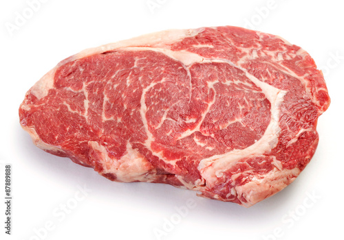 Fotografie, Obraz Čerstvé syrové hovězí steak na bílém pozadí