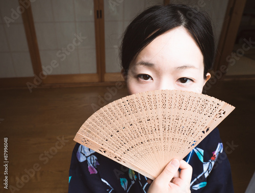 扇子で顔を隠す女性 Stock Photo Adobe Stock 扇子で顔を隠す女性 Stock Photo Adobe Stock