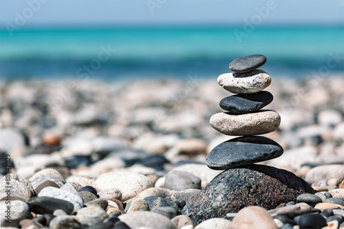 Naklejka dekoracyjna Stos kamieni ZEN na plaży